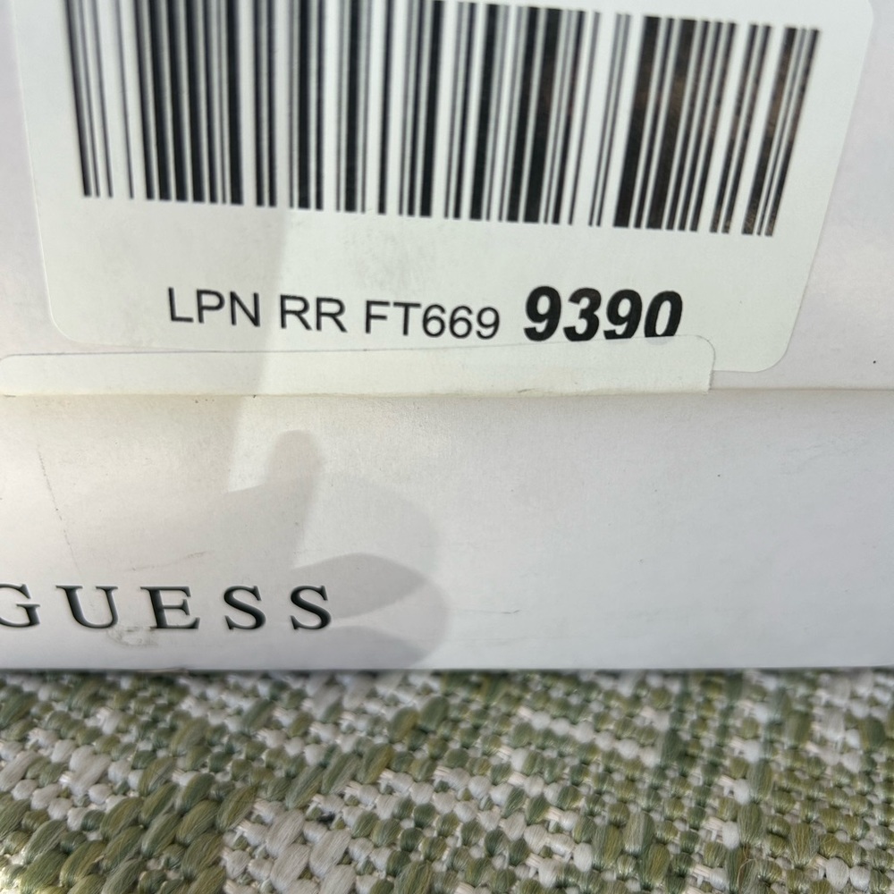 Guess black multi fabric size 8 NWOT - Picture 3 of 6